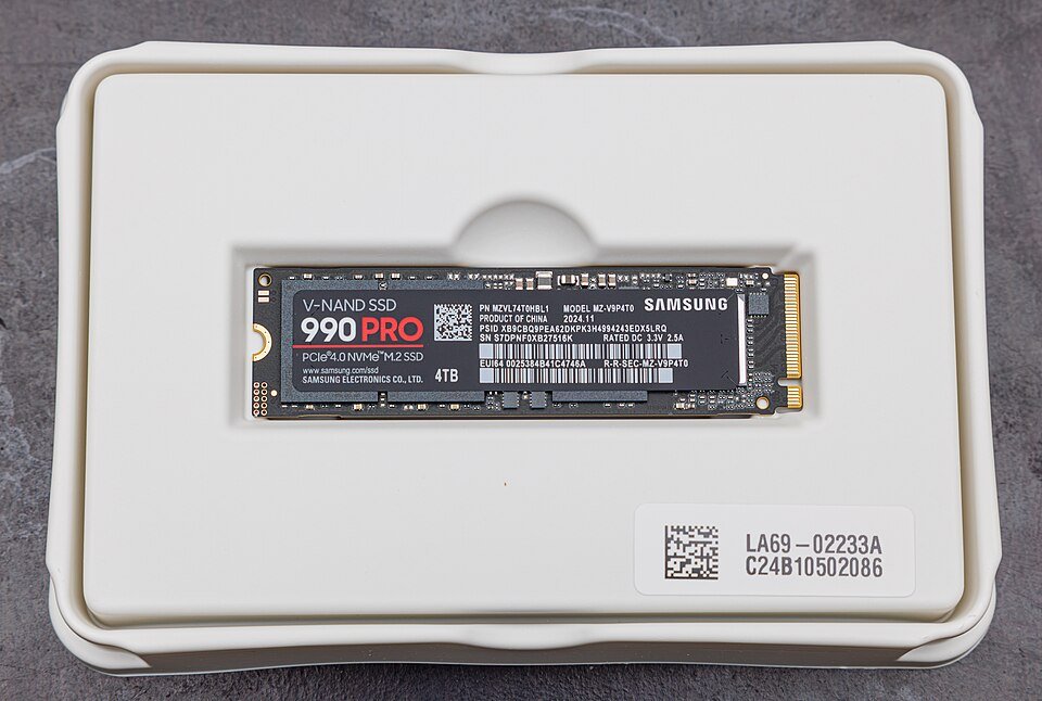 Samsung 990 Pro 2TB NVMe M.2 SSD with Heatsink